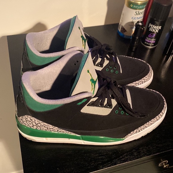 Mens (Worn Twice) Jordan 3 Pine green Size 13 available for 280$ USD - Picture 4 of 5